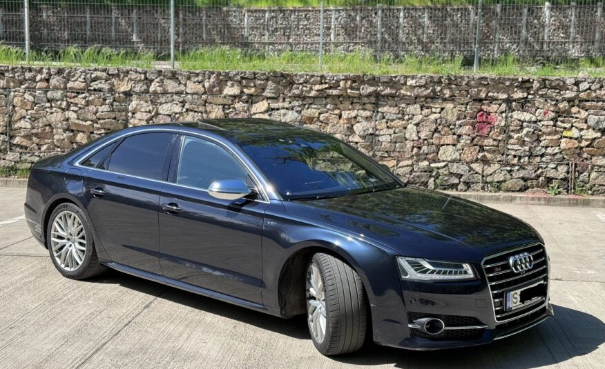 Audi S8 1