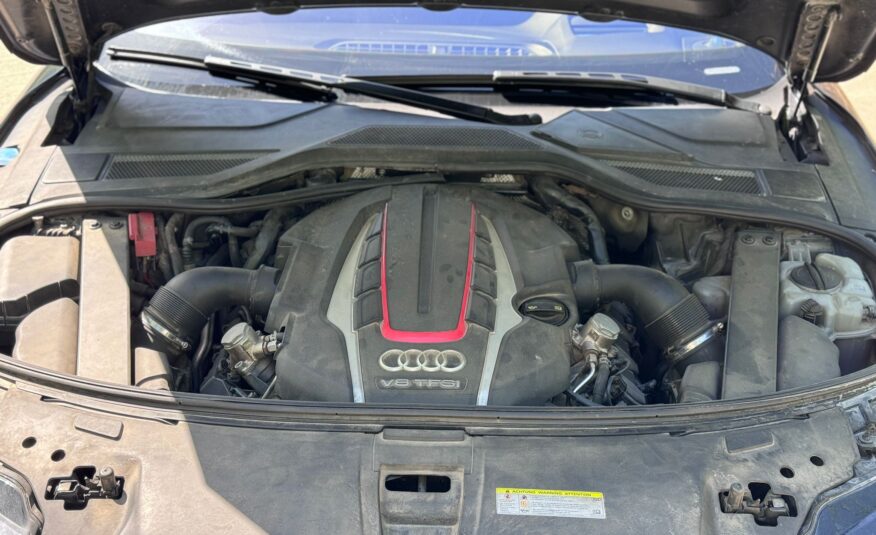 Audi S8 12