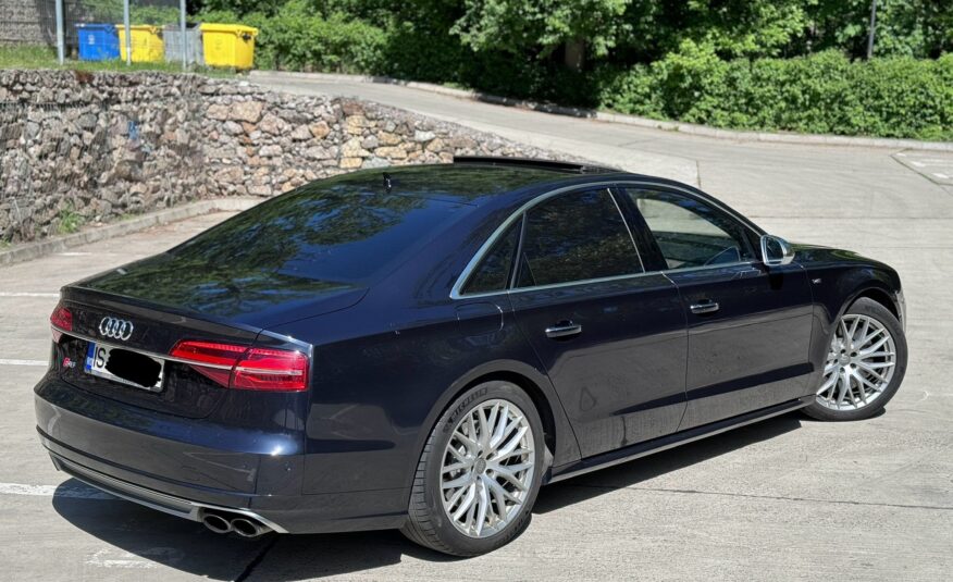 Audi S8 2