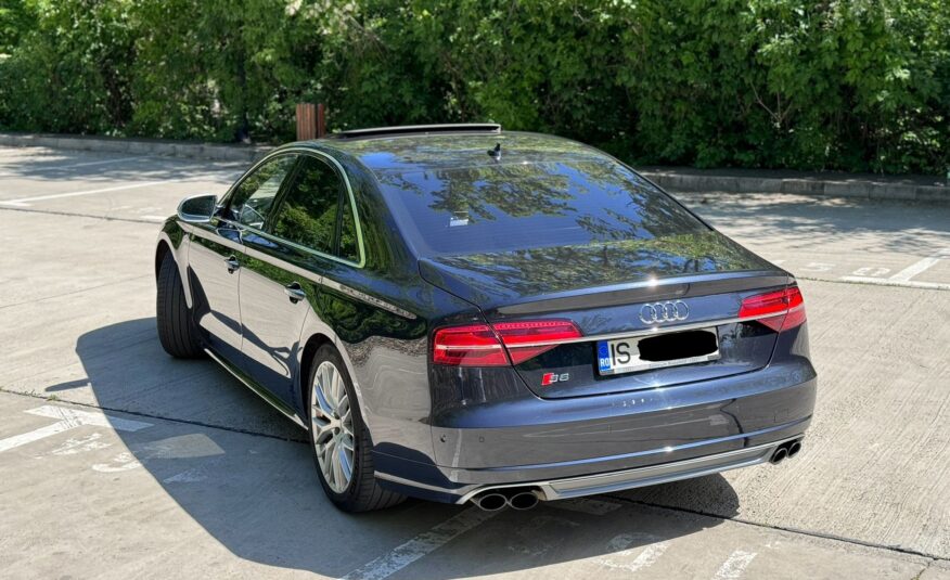 Audi S8 3