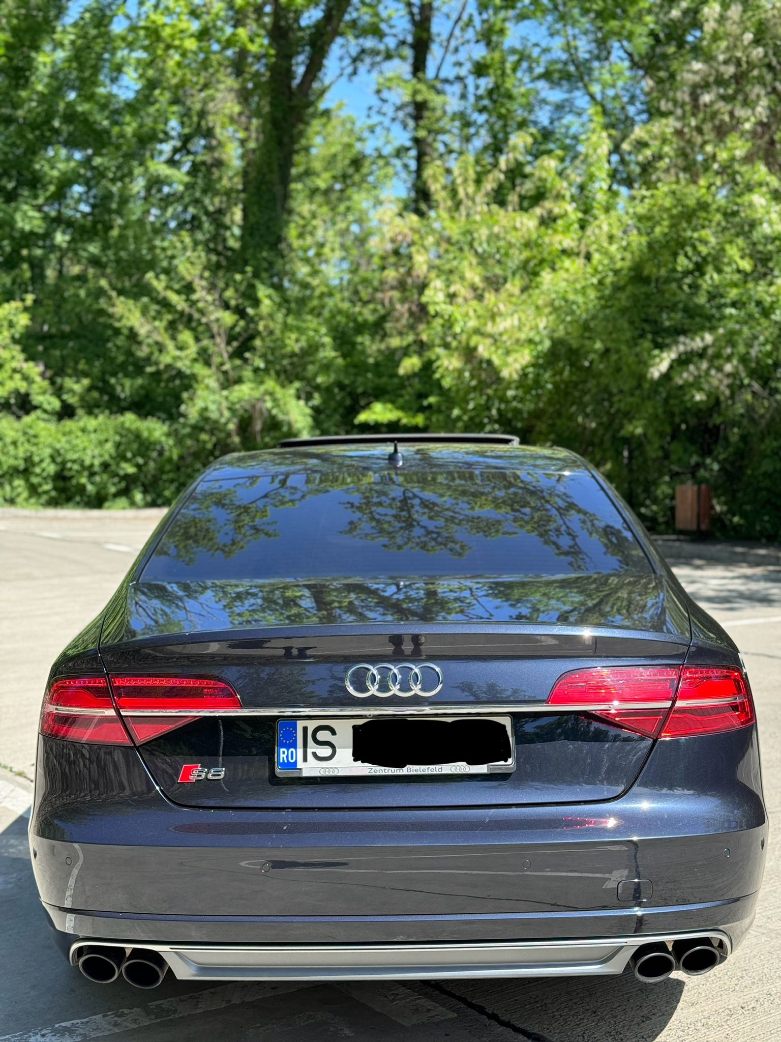 Audi S8 4