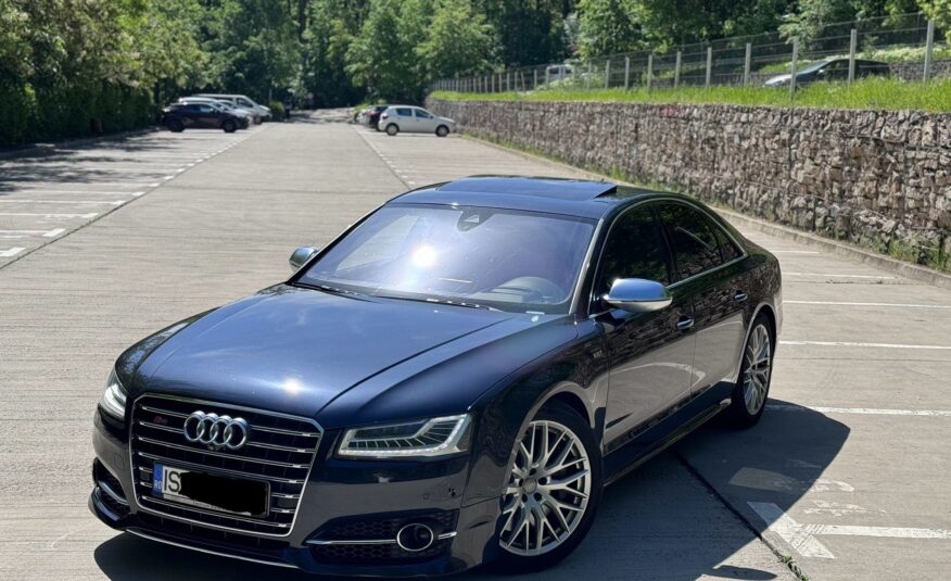 Audi S8 6