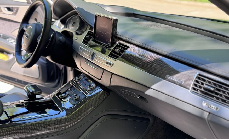 Audi S8 8
