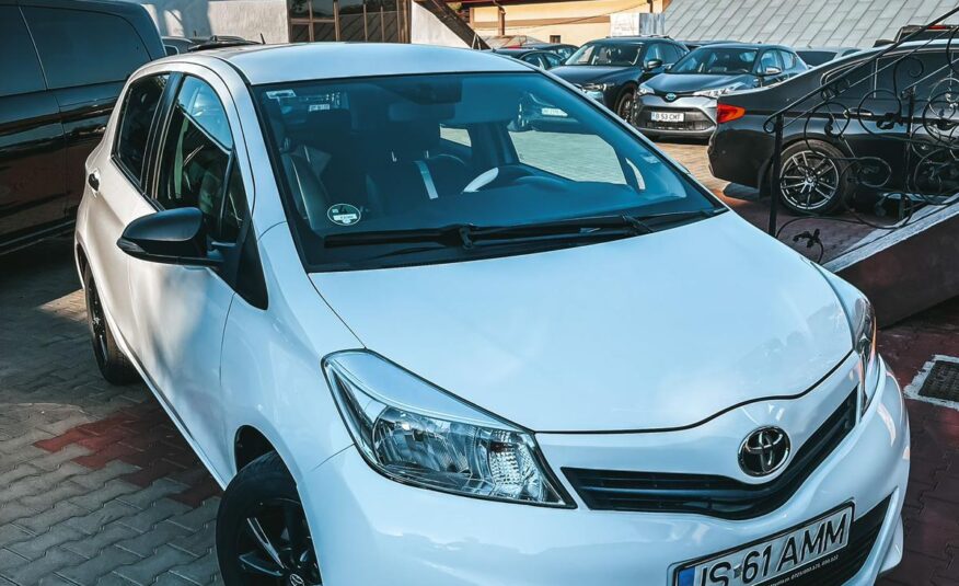 Toyota Yaris 2013 1