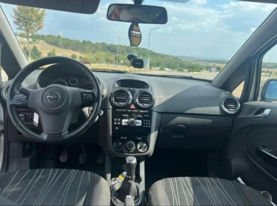 Opel Corsa 2011 -3.200€